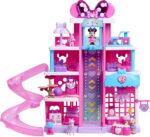 Disney Minnie Mouse Pet Hotel Playset - Press the heart button to experience rainbow lights, sounds.